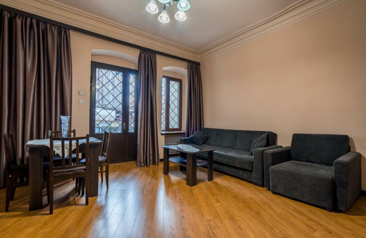 Apartments Near Metekhi Cathedral Tbilisi Ngoại thất bức ảnh