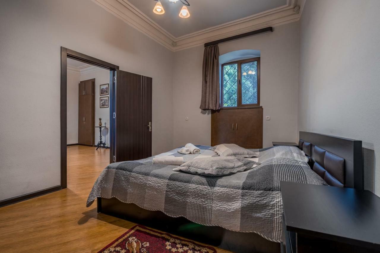 Apartments Near Metekhi Cathedral Tbilisi Ngoại thất bức ảnh